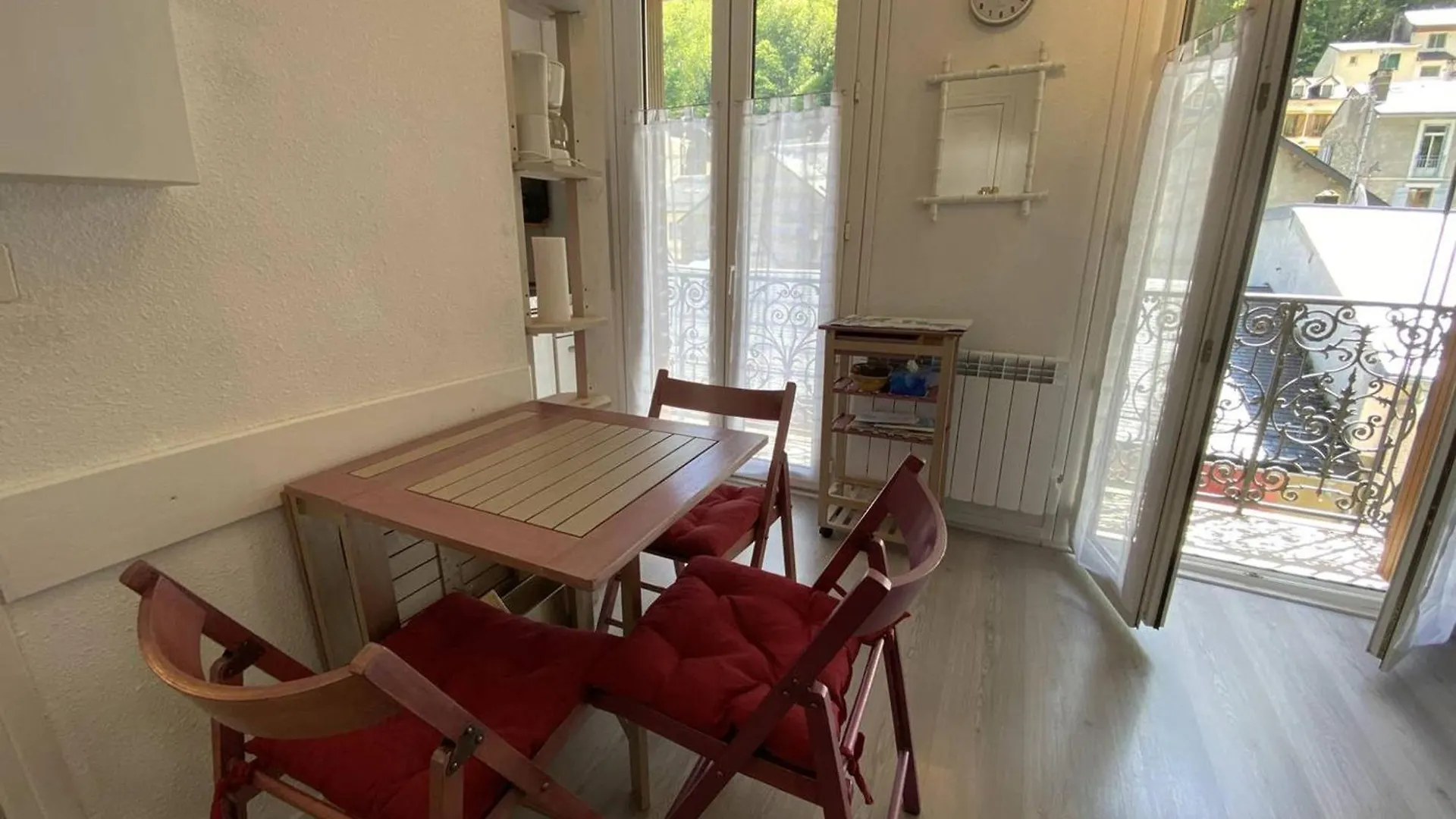Studio Central Avec Balcon Et Parking A Cauterets - Fr-1-812-117