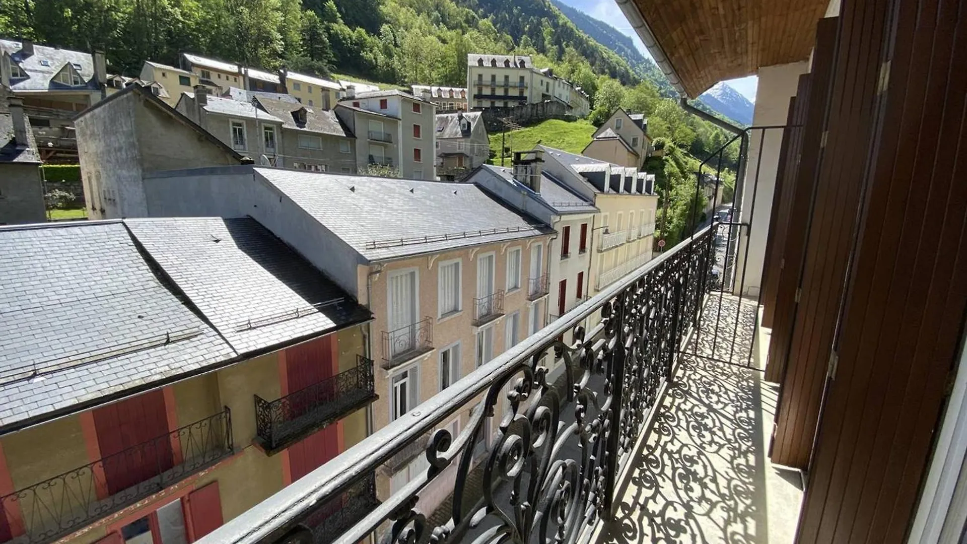 Apartment Studio Central Avec Balcon Et Parking A Cauterets - Fr-1-812-117