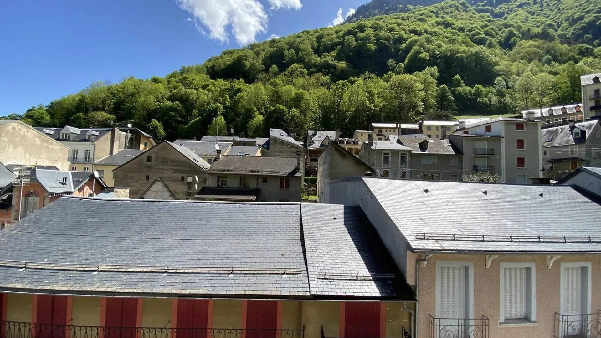 Studio Central Avec Balcon Et Parking A Cauterets - Fr-1-812-117 0*,